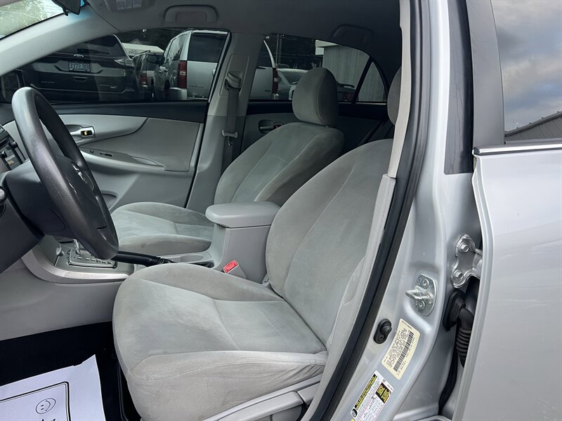 Used 2013 Toyota Corolla LE FWD image 9