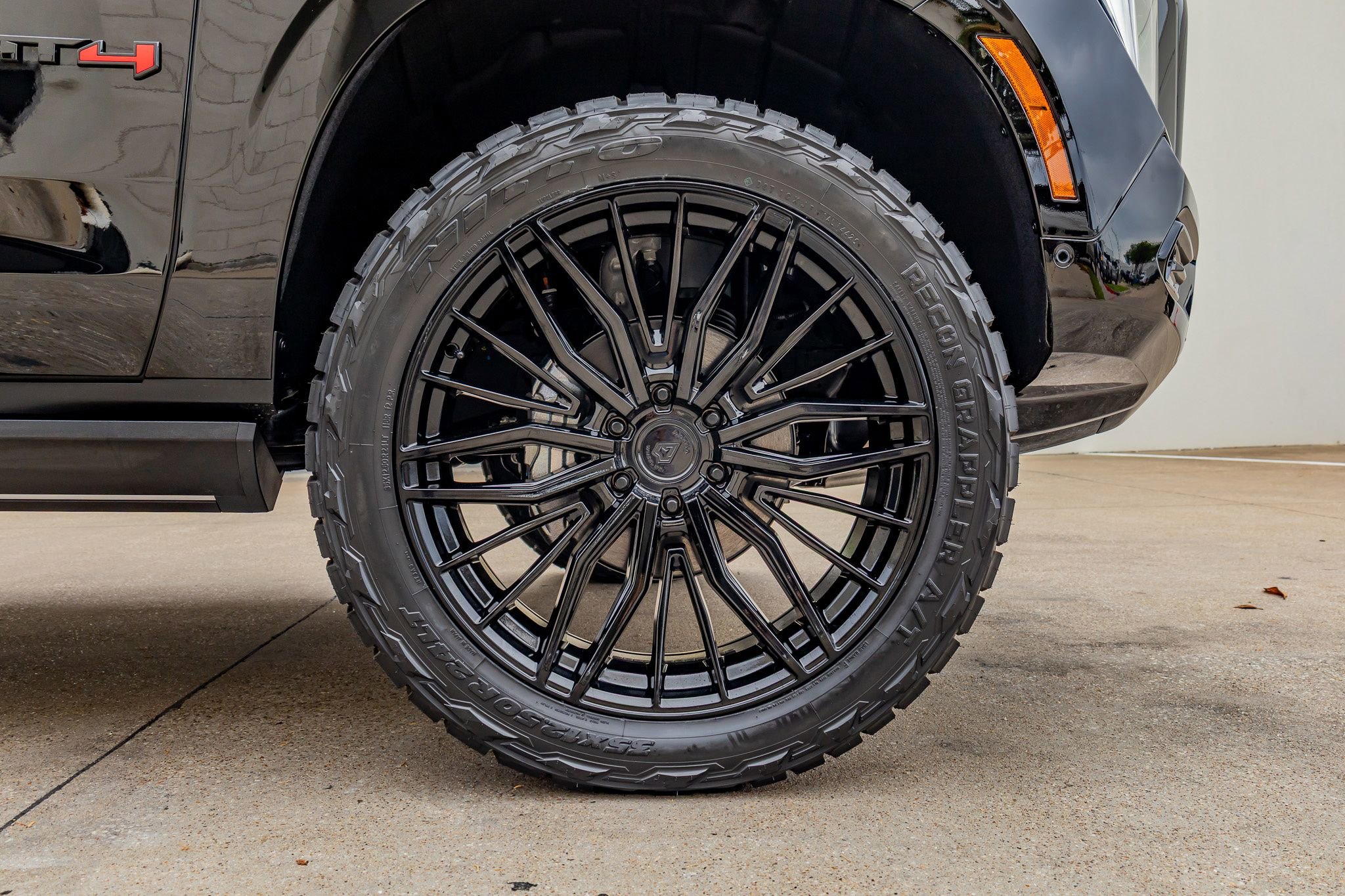 Used 2026 GMC Yukon AT4 Ultimate AWD/4WD image 12