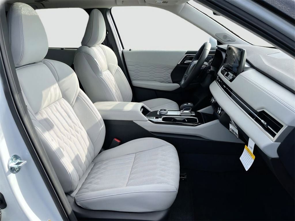 New 2026 Mitsubishi Outlander SEL FWD image 32