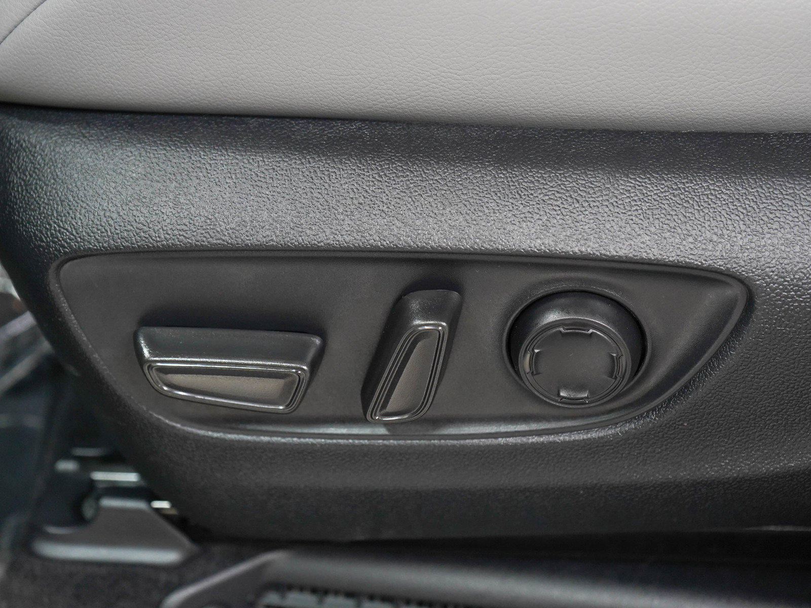 Used 2026 Toyota Sienna XLE FWD image 24