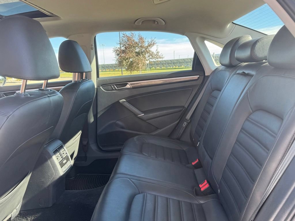 Used 2017 Volkswagen Passat 1.8T SEL Premium FWD image 32