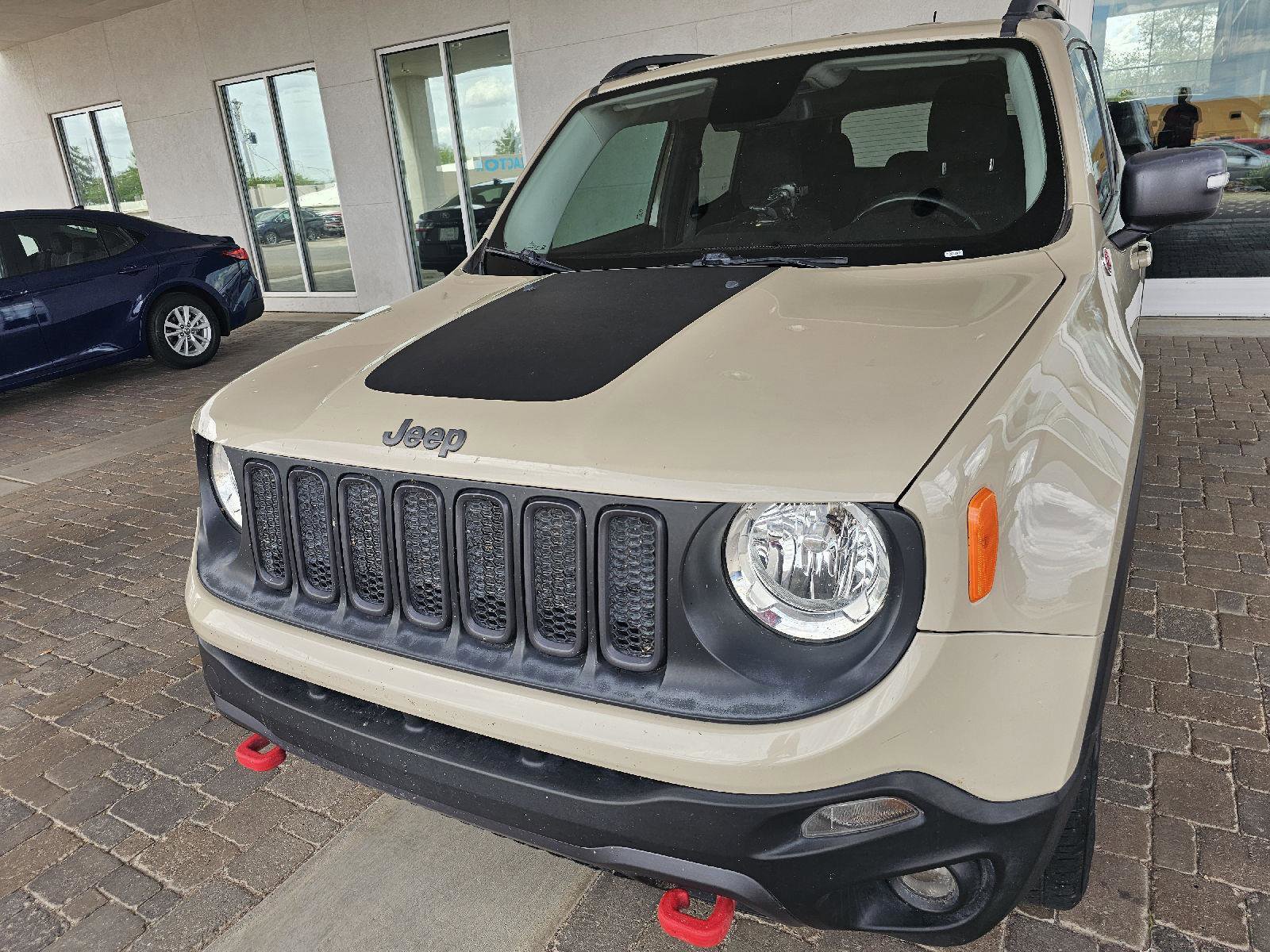 Used 2016 Jeep Renegade Trailhawk w/ Safety & Security Group image 12