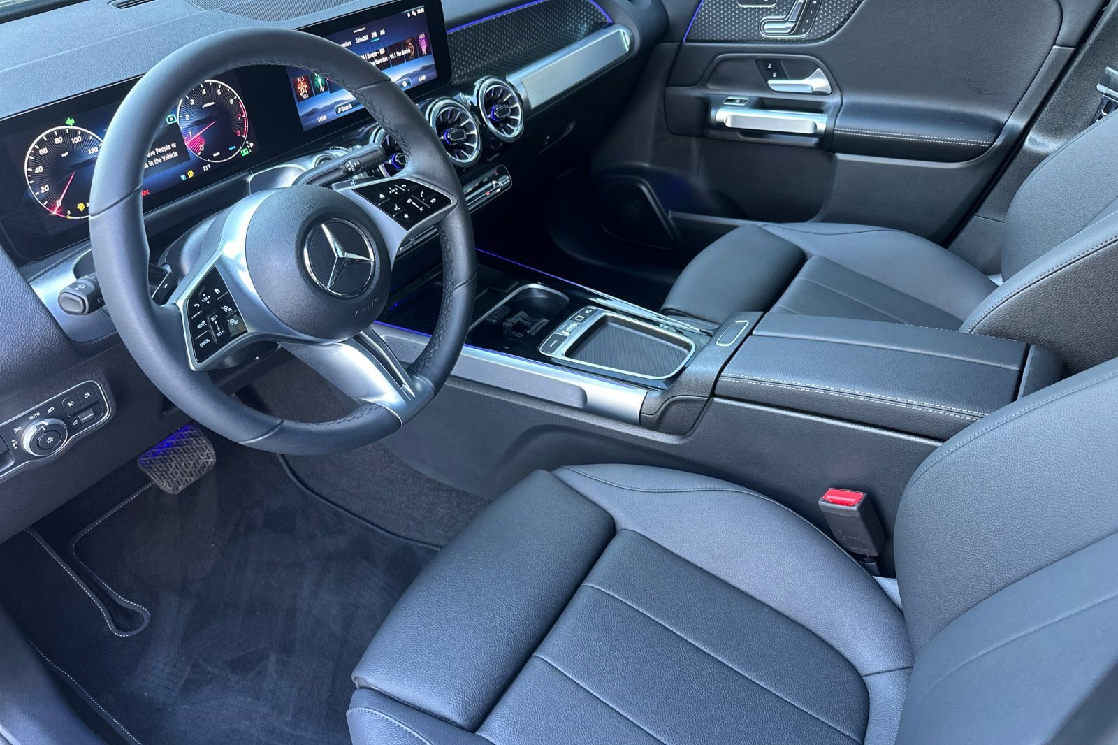 Used 2025 Mercedes-Benz GLB 250 250 image 11