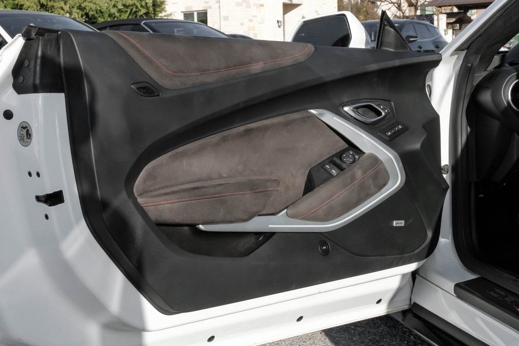 Used 2018 Chevrolet Camaro ZL1 image 41