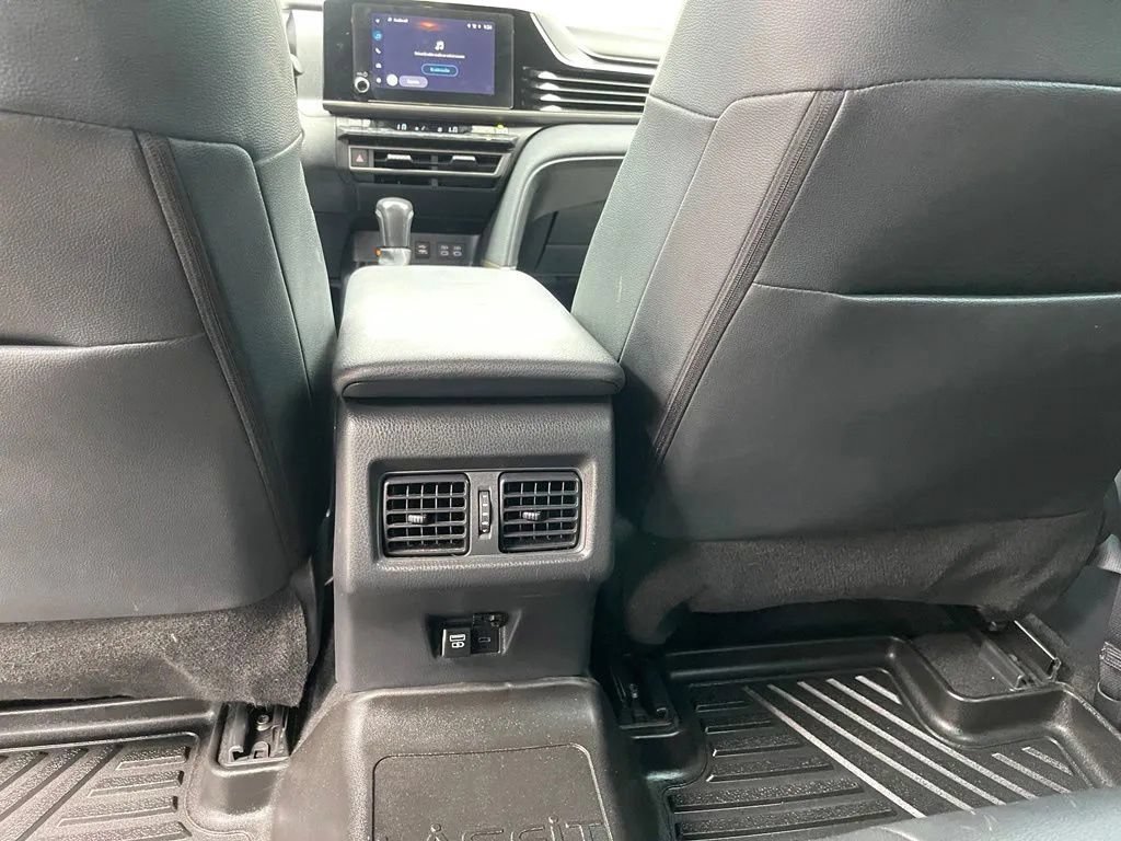 Used 2025 Toyota Camry SE FWD image 19