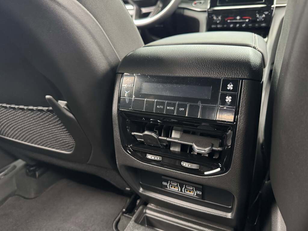 New 2025 Jeep Grand Cherokee L Laredo image 22