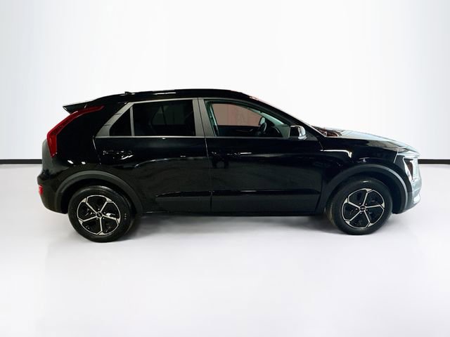 Used 2025 Kia Niro LX image 8