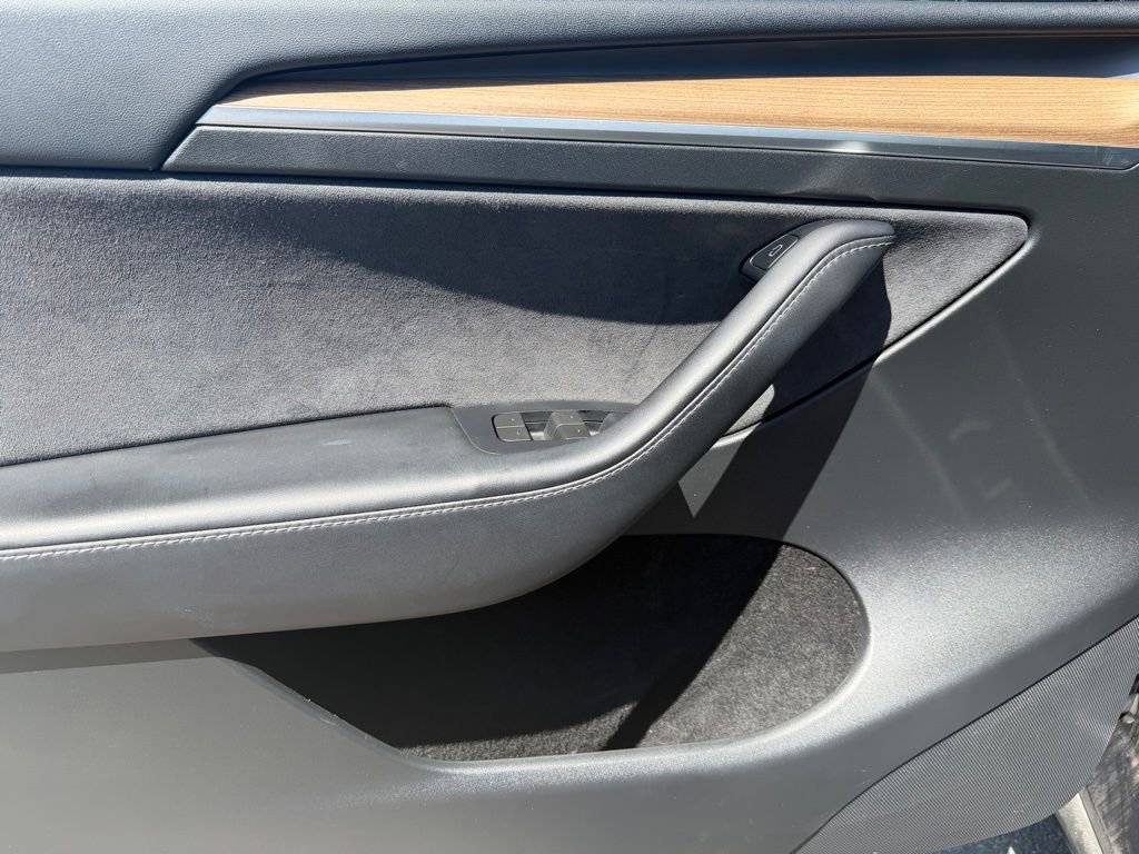 Used 2023 Tesla Model Y Long Range AWD/4WD image 16