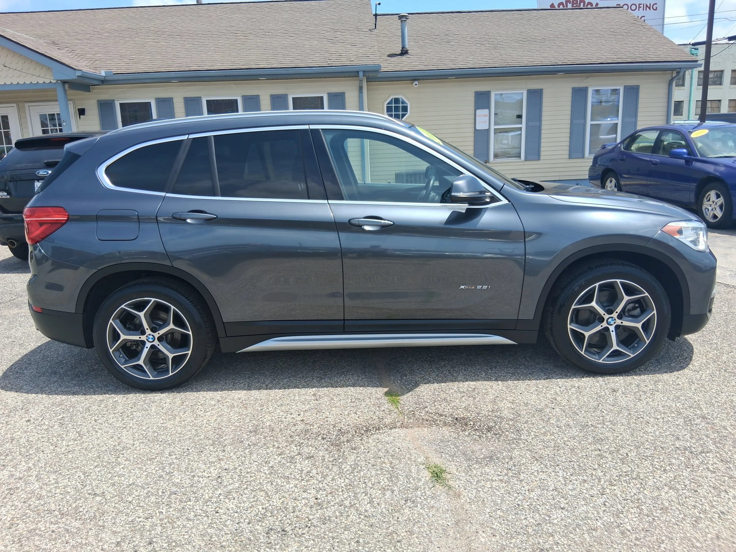 Used 2017 BMW X1 xDrive28i AWD/4WD image 6