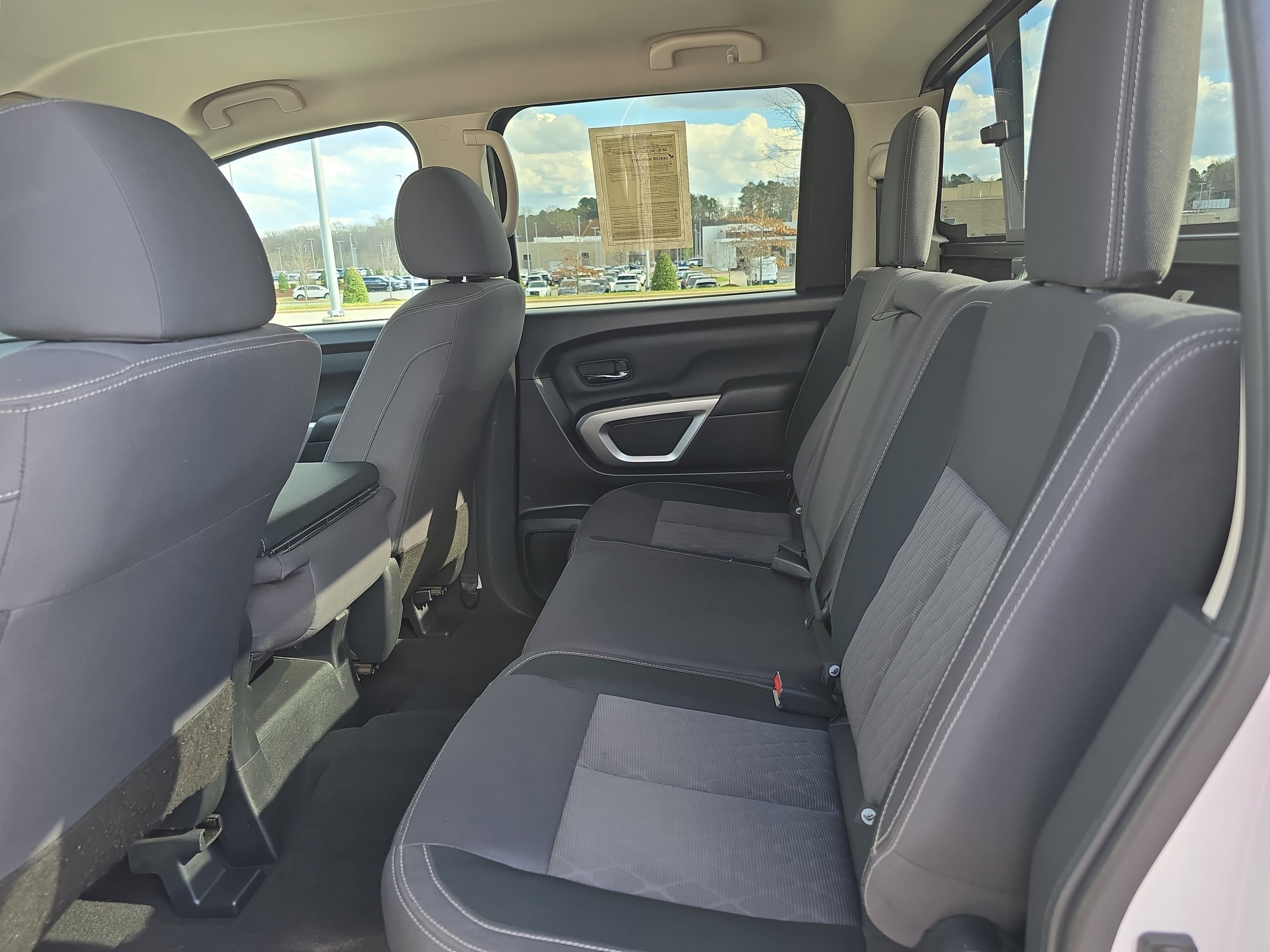 Used 2022 Nissan Titan SV image 13