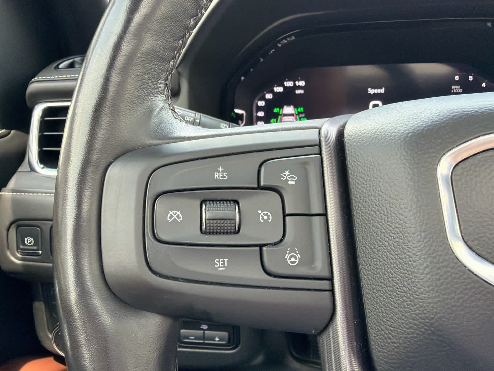 Used 2023 GMC Yukon XL Denali Ultimate AWD/4WD image 27