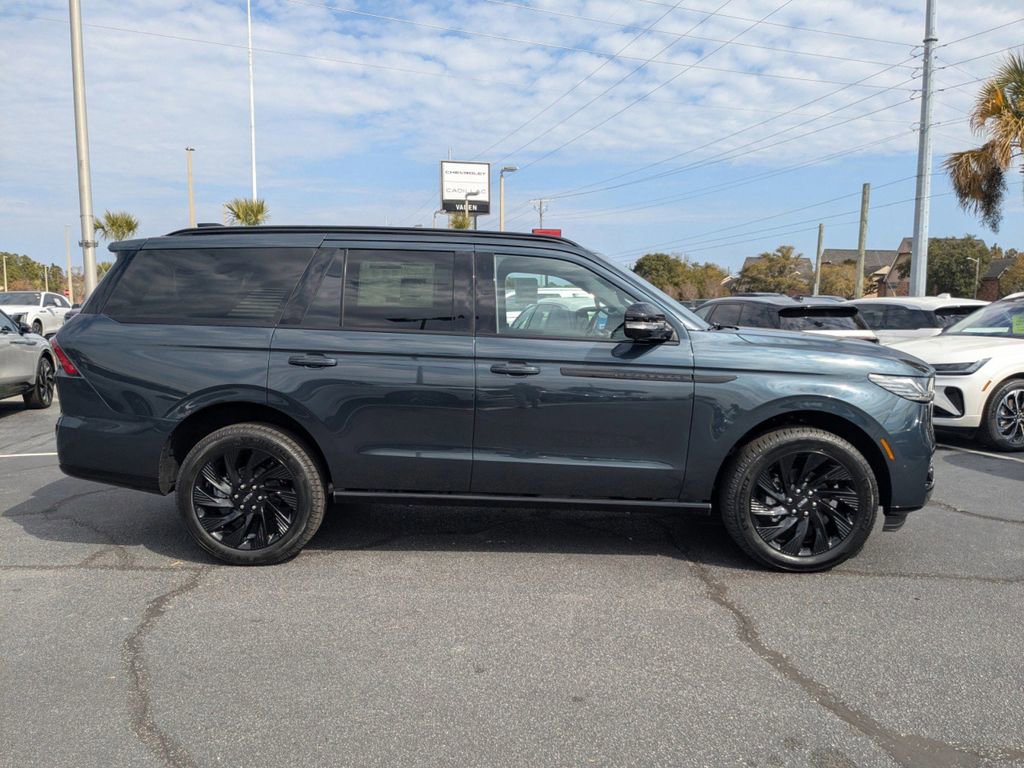 New 2026 Lincoln Navigator Reserve w/ Jet Appearance Package image 3