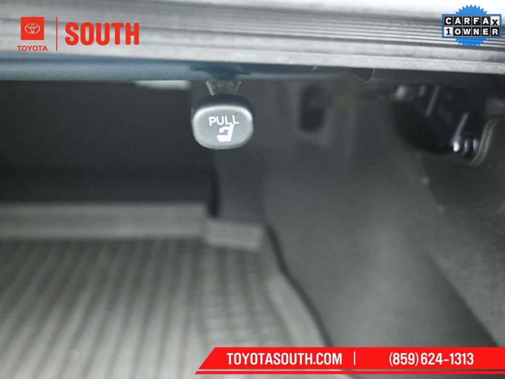 Used 2021 Toyota Camry SE w/ Convenience Package image 26