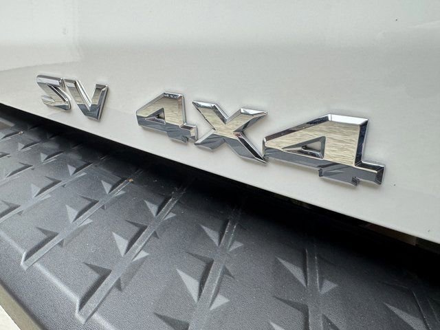Used 2024 Nissan Titan SV w/ SV Convenience Package image 5