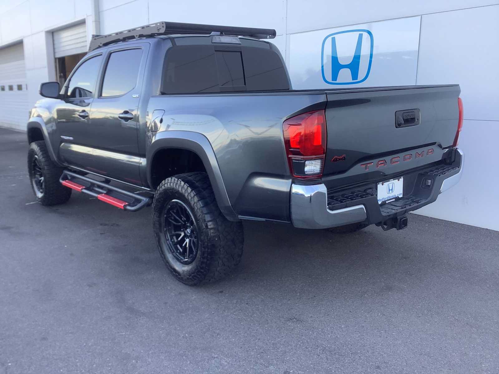 Used 2022 Toyota Tacoma SR5 AWD/4WD image 4
