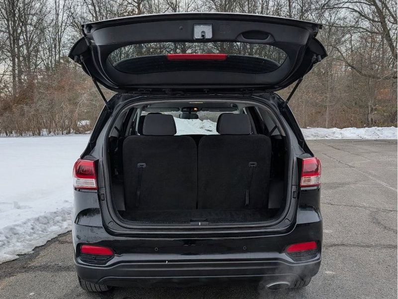 Used 2019 Kia Sorento S image 11