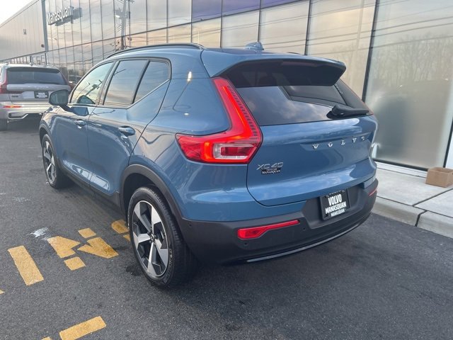 Certified 2025 Volvo XC40 B5 Plus image 3
