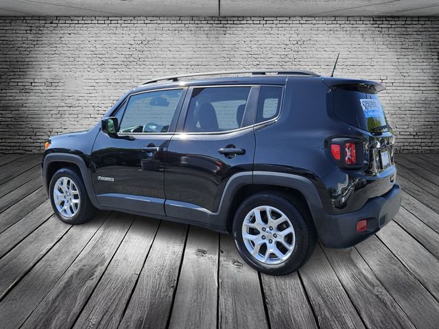Used 2018 Jeep Renegade Latitude FWD image 3