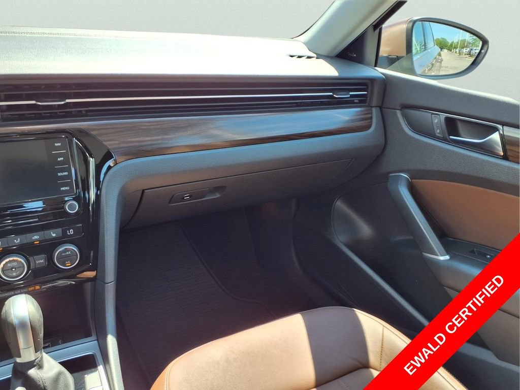 Used 2020 Volkswagen Passat 2.0T SEL FWD image 25
