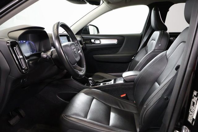 Used 2020 Volvo XC40 T5 Momentum w/ Protection Package image 11