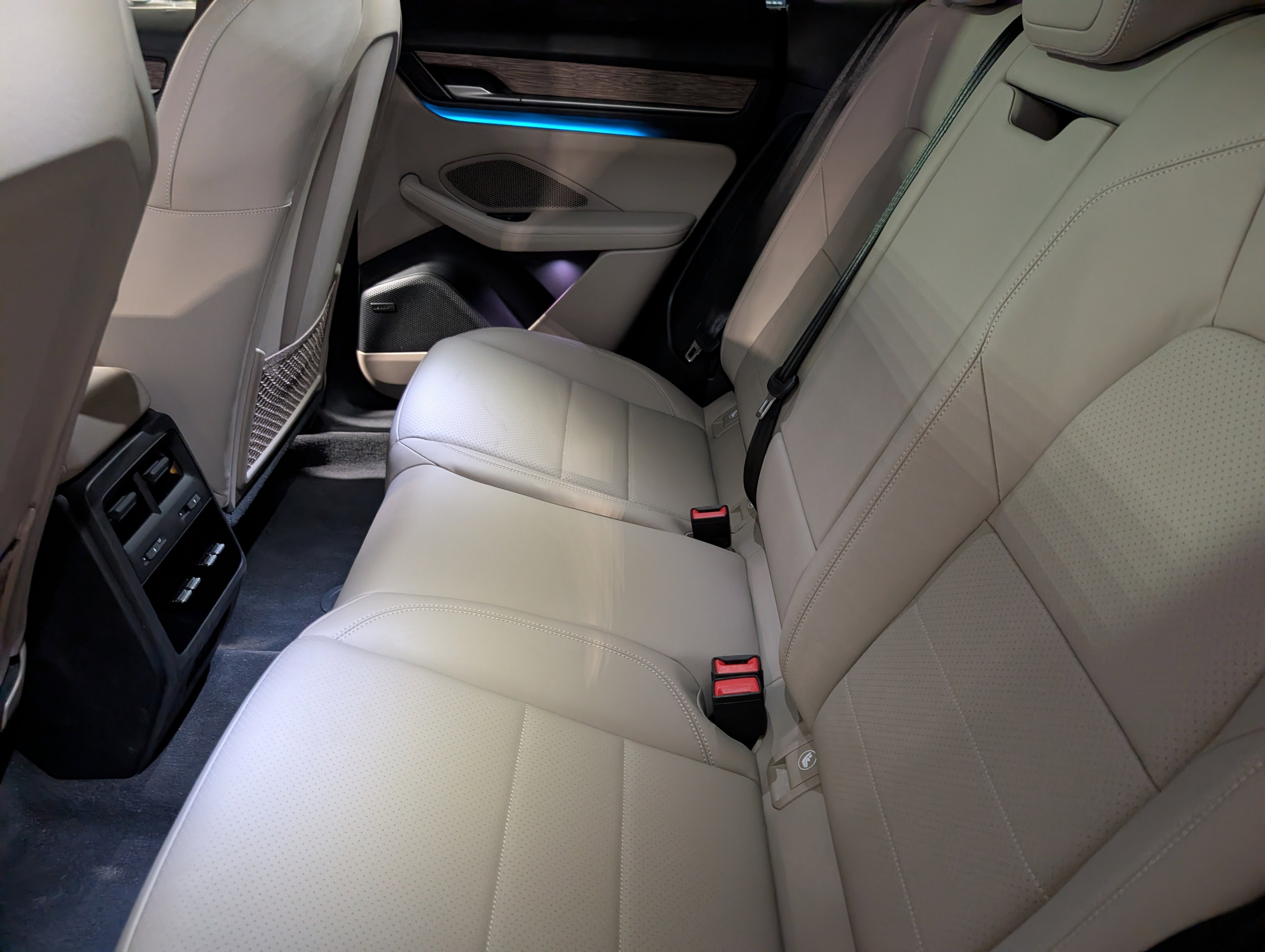 Certified 2025 Porsche Macan Electric image 20