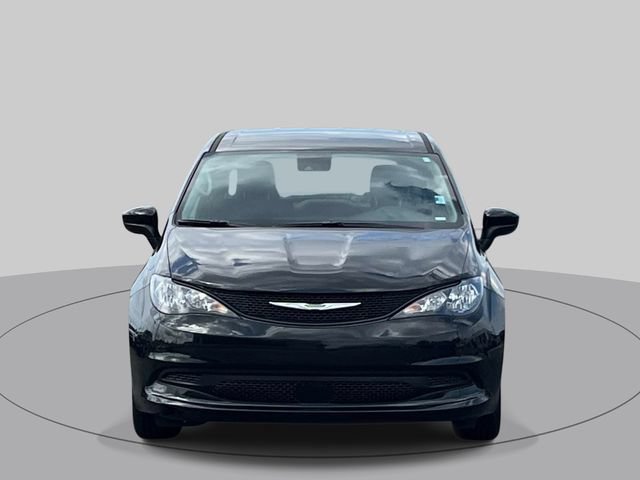 Used 2023 Chrysler Voyager LX FWD image 9