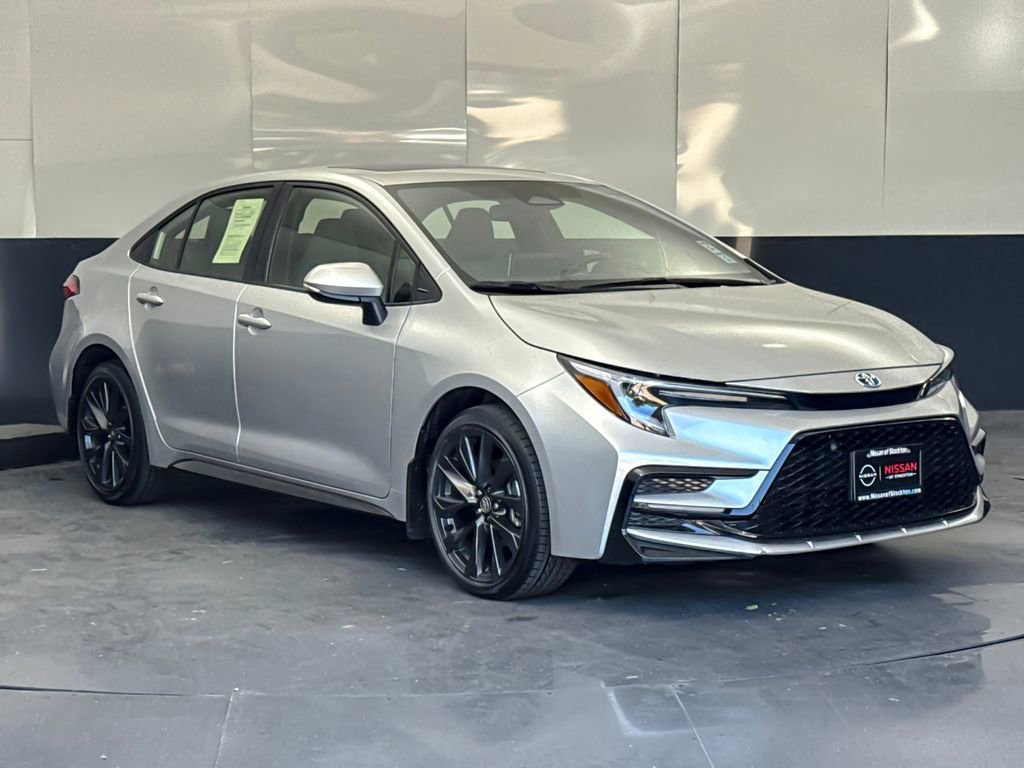 Used 2025 Toyota Corolla SE w/ SE Premium Package FWD image 1