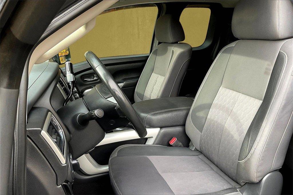 Used 2020 Nissan Titan SV w/ SV Convenience Package image 18