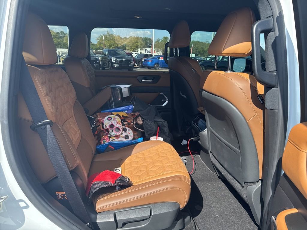 Certified 2025 Nissan Armada Platinum Reserve image 8