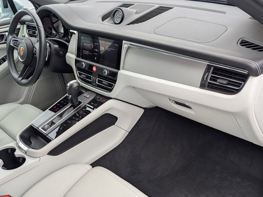Certified 2024 Porsche Macan AWD/4WD image 13