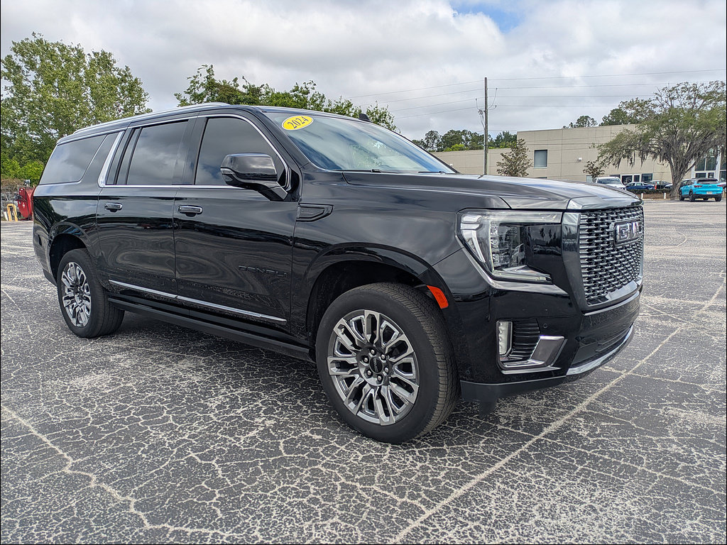 Used 2024 GMC Yukon XL Denali Ultimate AWD/4WD image 2
