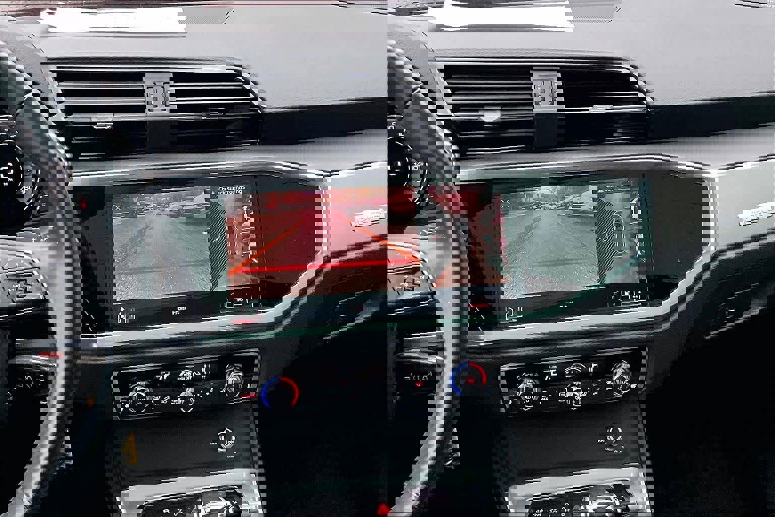 Used 2023 Audi Q3 2.0T Premium Plus w/ Premium Plus Package image 6