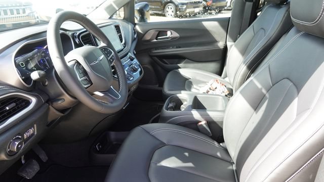 New 2026 Chrysler Pacifica Select FWD image 19