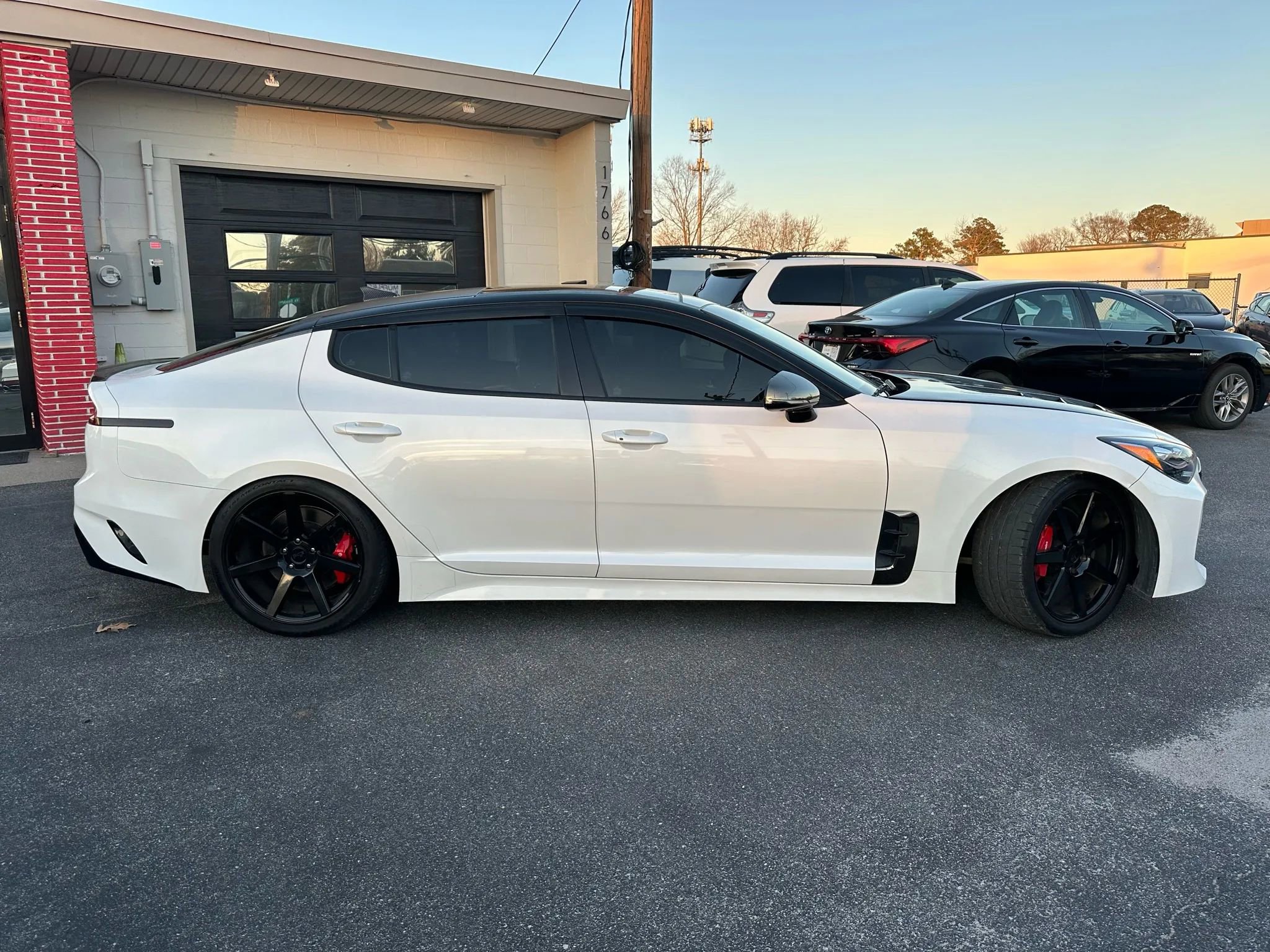 Used 2019 Kia Stinger GT2 image 2