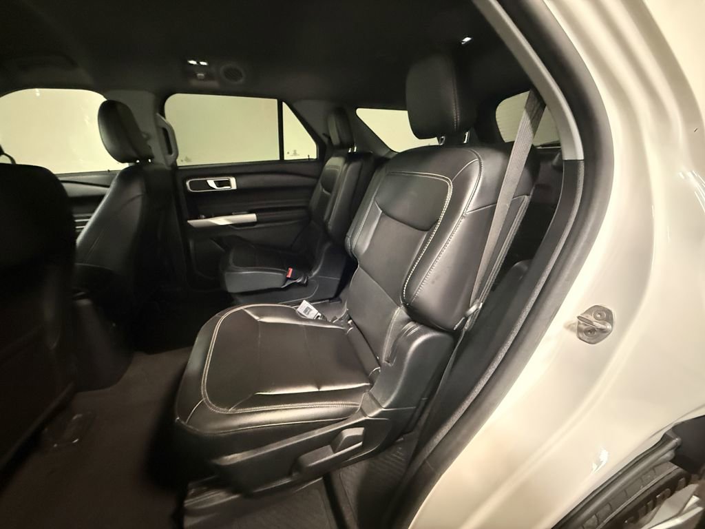 Used 2022 Ford Explorer XLT w/ Equipment Group 202A AWD/4WD image 8