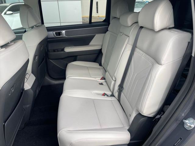 Used 2025 Hyundai Santa Fe SEL image 11