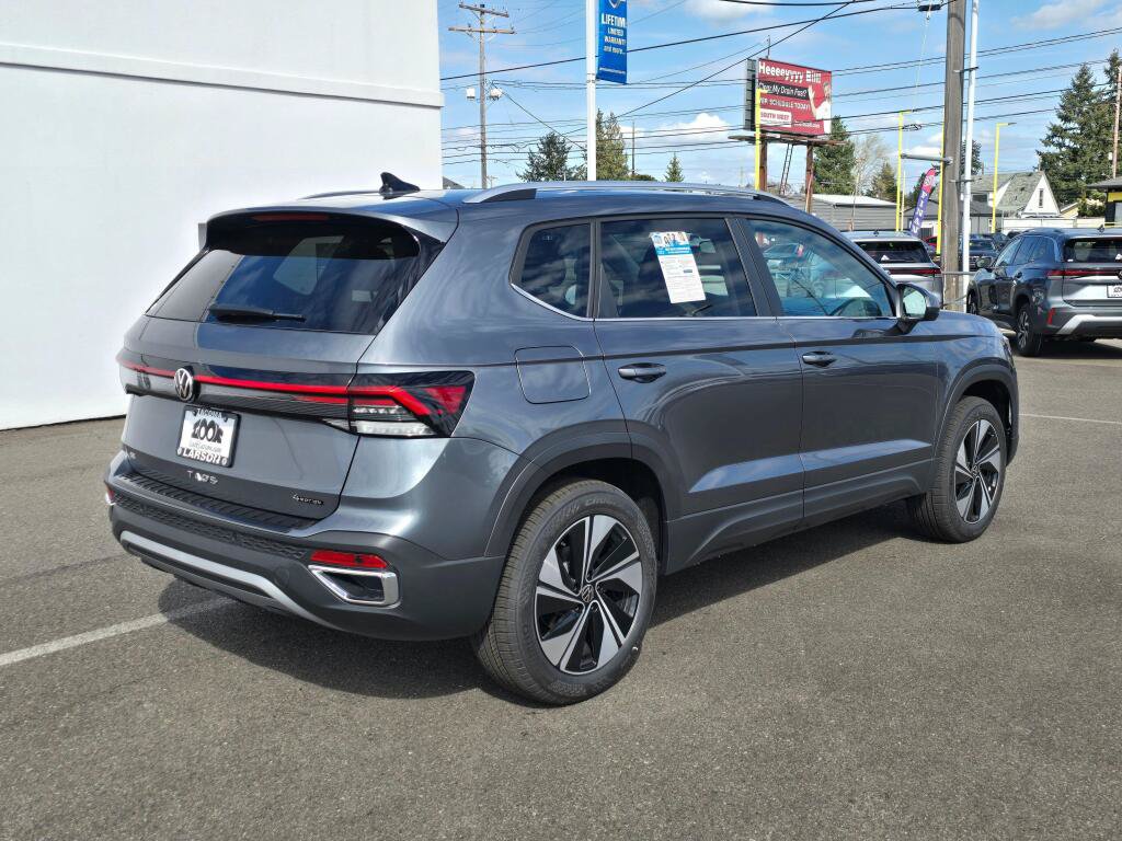 New 2026 Volkswagen Taos SE AWD/4WD image 3