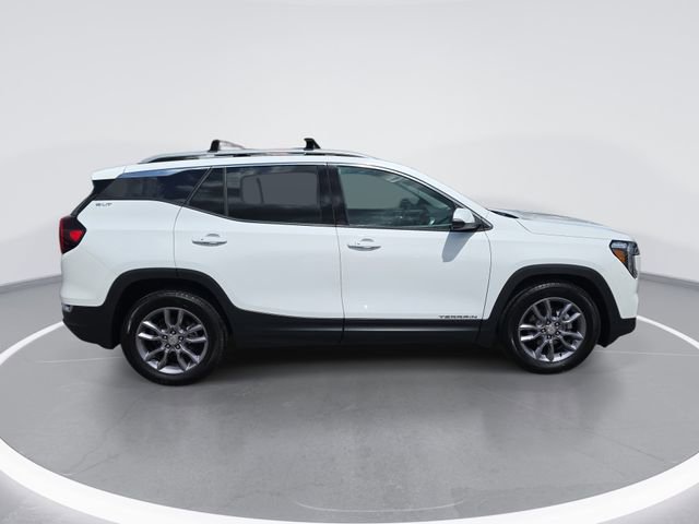 Used 2023 GMC Terrain SLT image 2