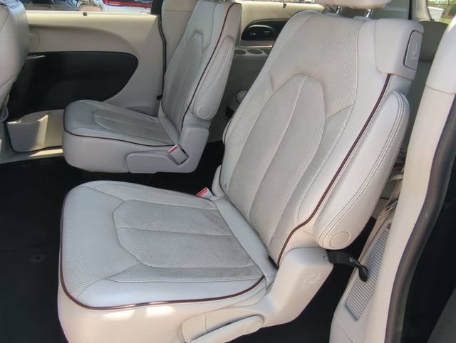 Used 2020 Chrysler Pacifica Limited w/ Tire & Wheel Group FWD image 22