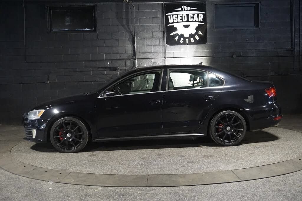 Used 2012 Volkswagen Jetta GLI FWD image 2