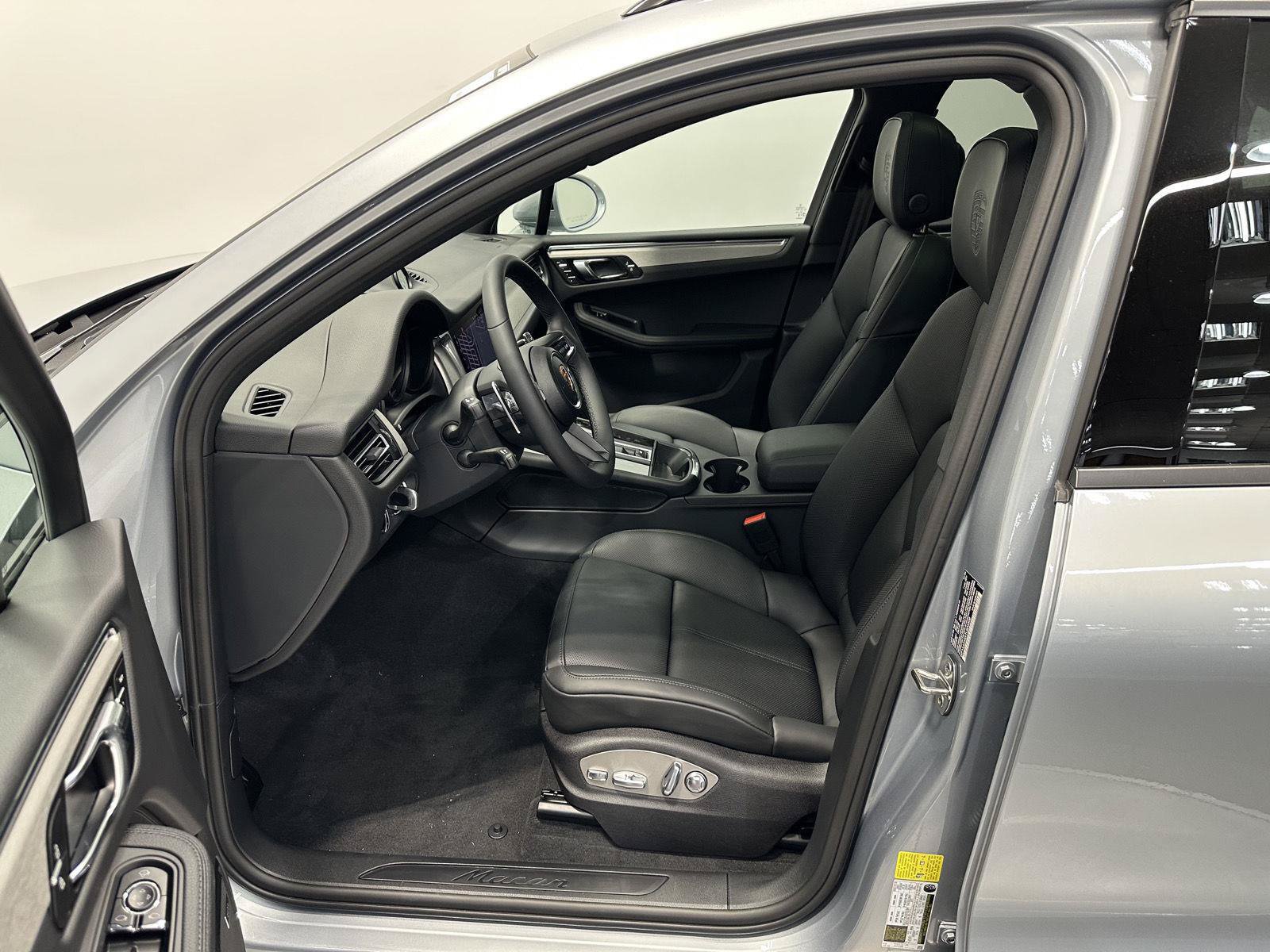 New 2026 Porsche Macan AWD/4WD image 17