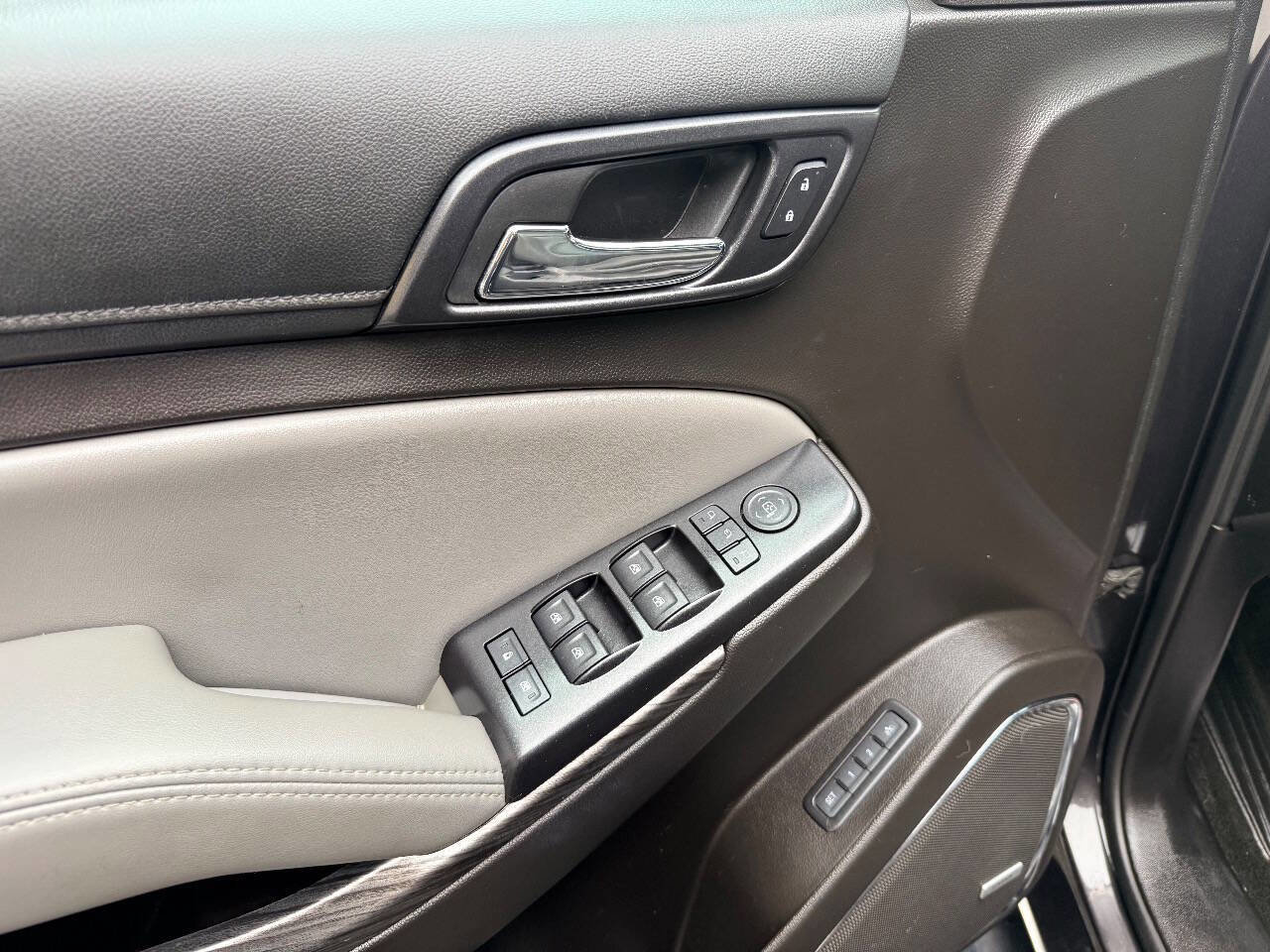 Used 2017 Chevrolet Tahoe LT w/ LT Signature Package image 17