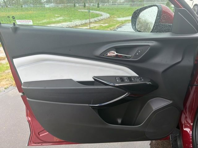 Used 2024 Chevrolet Trax LT w/ LT Convenience Package image 17