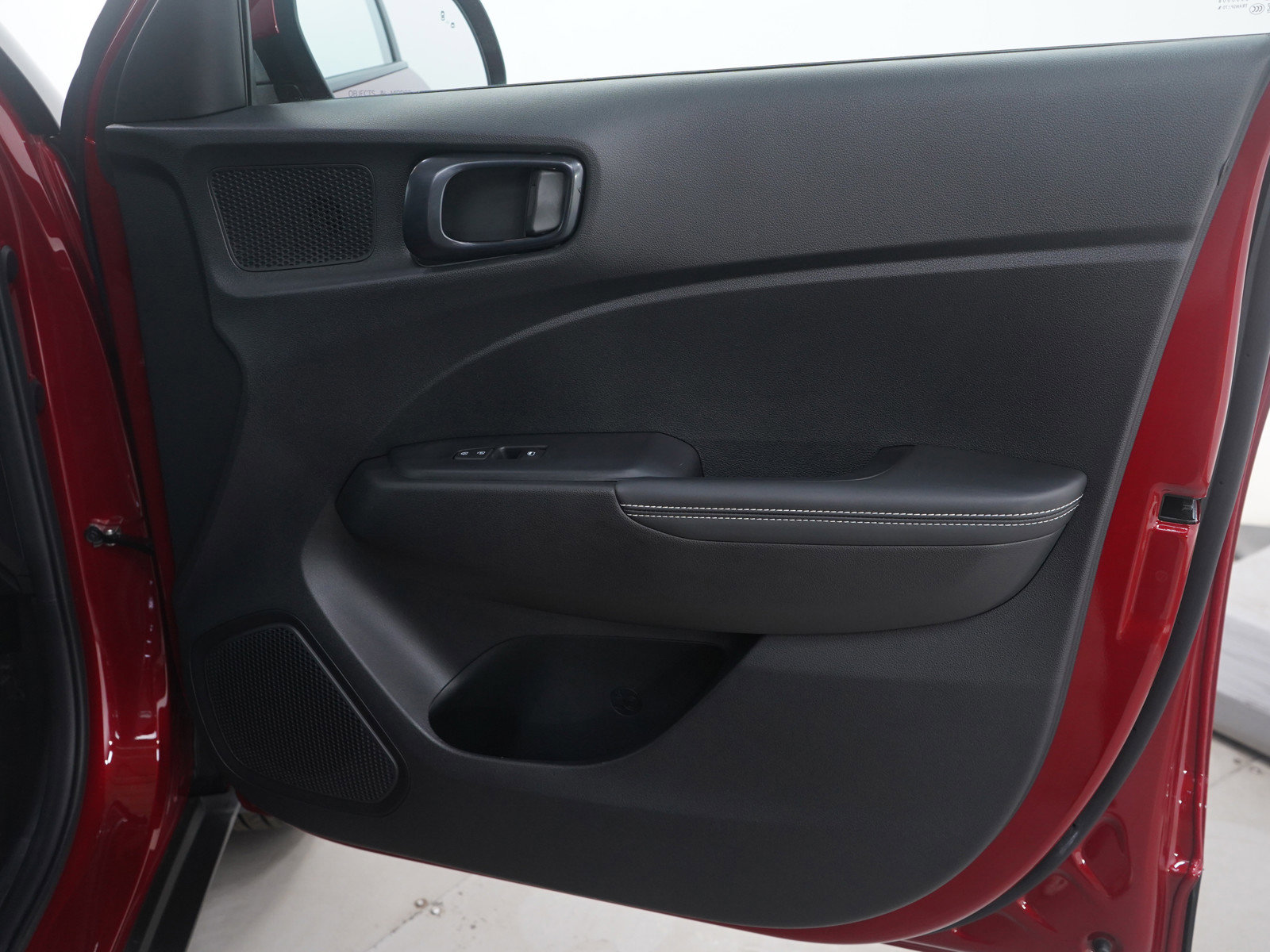 Certified 2025 Hyundai Venue Limited image 9