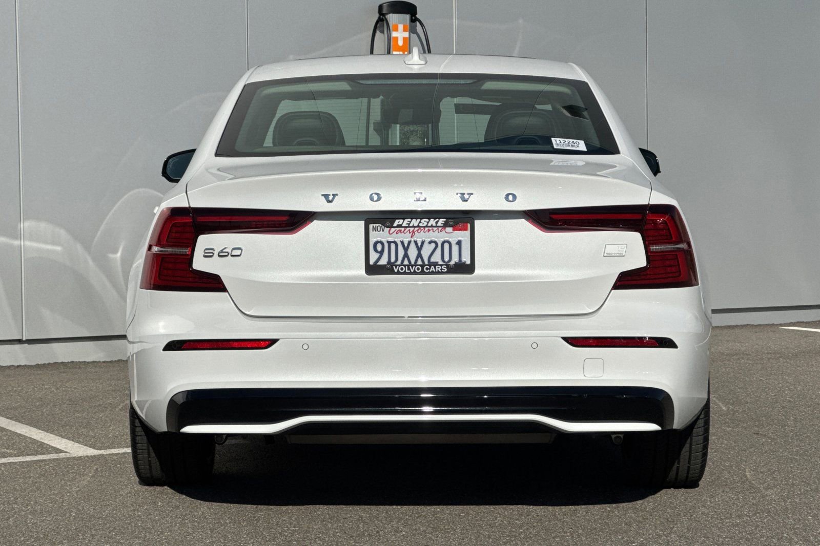 Used 2023 Volvo S60 T8 Plus w/ Climate Package image 4