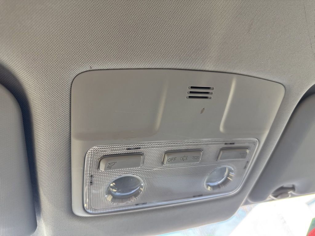 Used 2015 Toyota RAV4 LE image 29