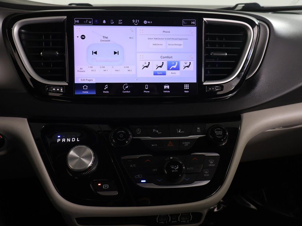 Used 2023 Chrysler Pacifica Touring-L image 46