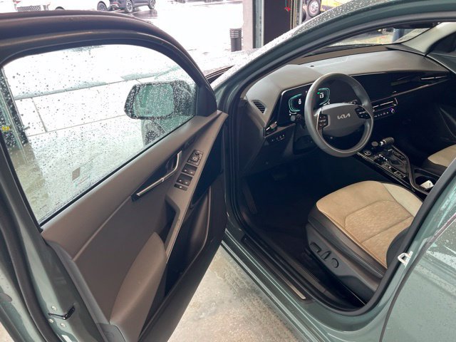 Used 2024 Kia Niro FWD image 16