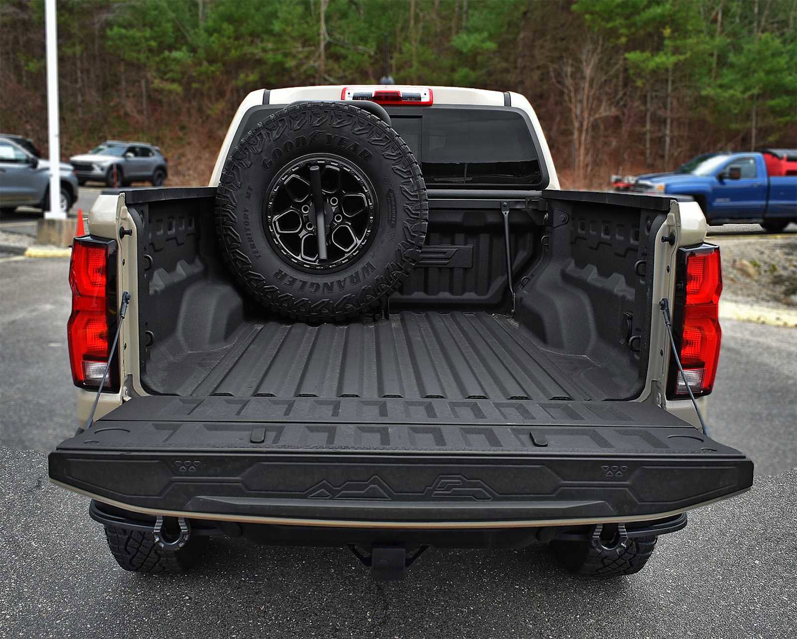 Used 2024 Chevrolet Colorado ZR2 w/ ZR2 Bison Edition image 12