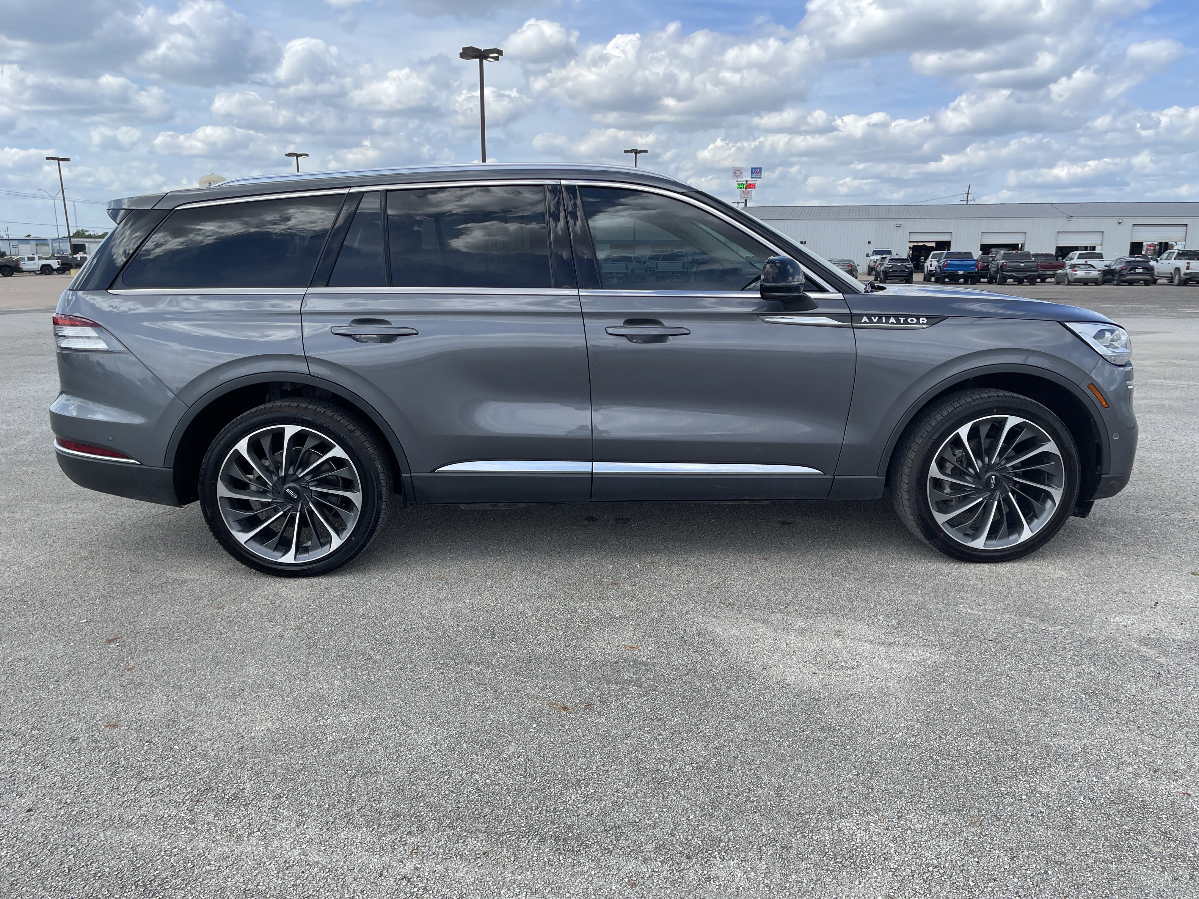 Used 2024 Lincoln Aviator Reserve w/ Equipment Group 201A AWD/4WD image 3